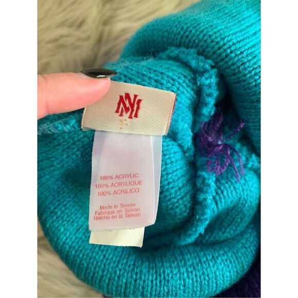 Mitchell & Ness Charlotte Hornets Stocking Hat - Picture 4 of 4